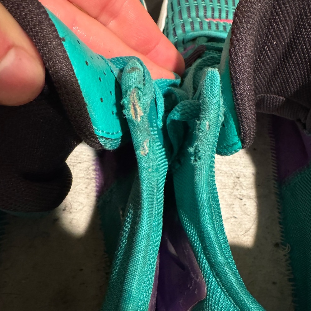 LeBron witness 6 South Beach Teal and Purple basketball shoes - Picture 6 of 7